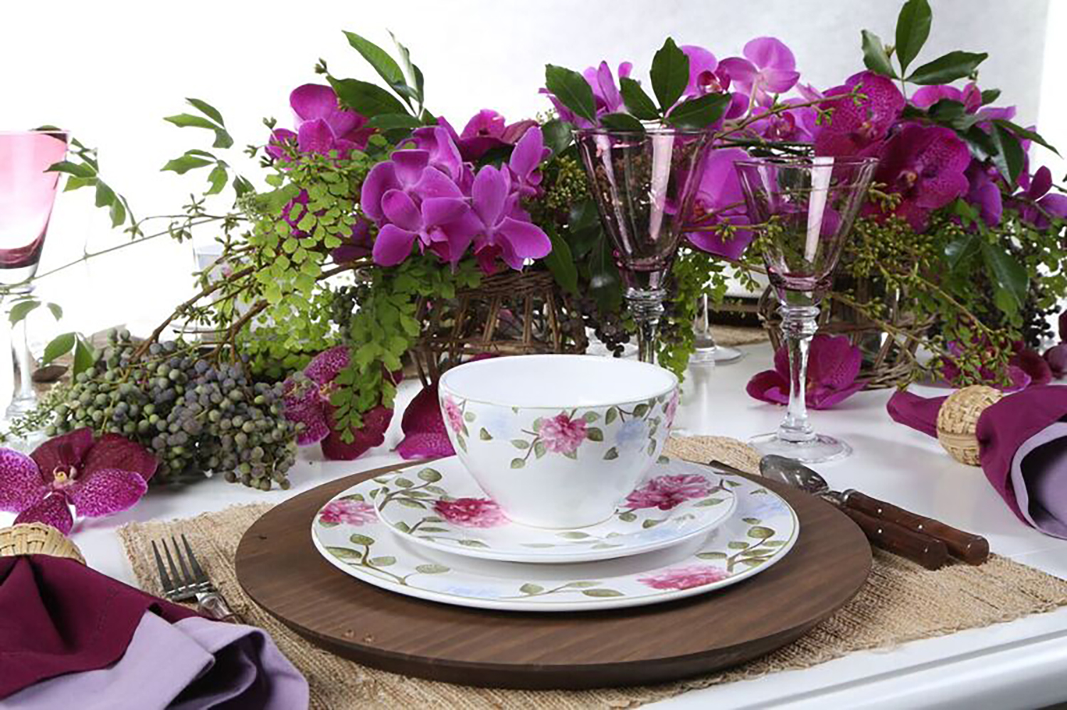 Orquídeas na decoração da mesa - Chez Marina